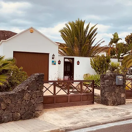 Lovely Nico Playa Blanca, Hot Tub, Communal Pool *