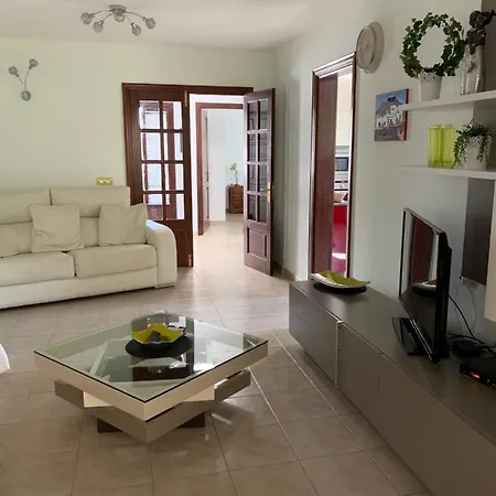 Villa Lovely Nico Playa Blanca, Hot Tub, Communal Pool