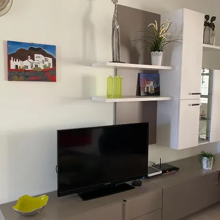 Villa Lovely Nico Playa Blanca, Hot Tub, Communal Pool