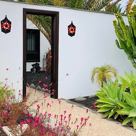 Villa Lovely Nico Playa Blanca, Hot Tub, Communal Pool