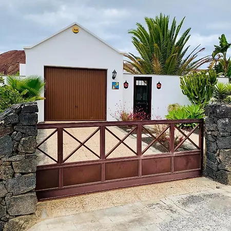 Villa Lovely Nico Playa Blanca, Hot Tub, Communal Pool *